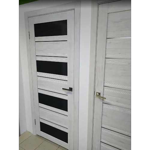 Дверь межкомнатная МОНТАНА, SOFT TOUCH Жемчужный (ст. Черное)